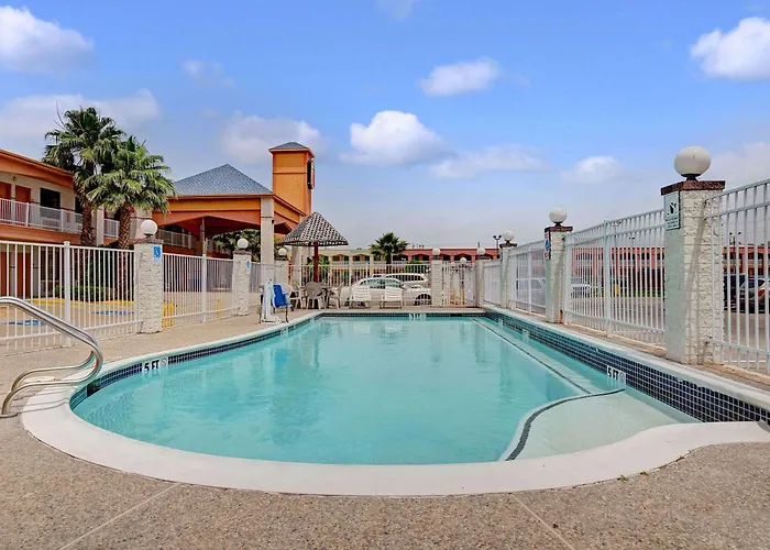 Super 8 By Wyndham Galveston