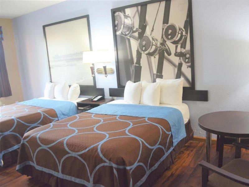 Super 8 By Wyndham Hotel