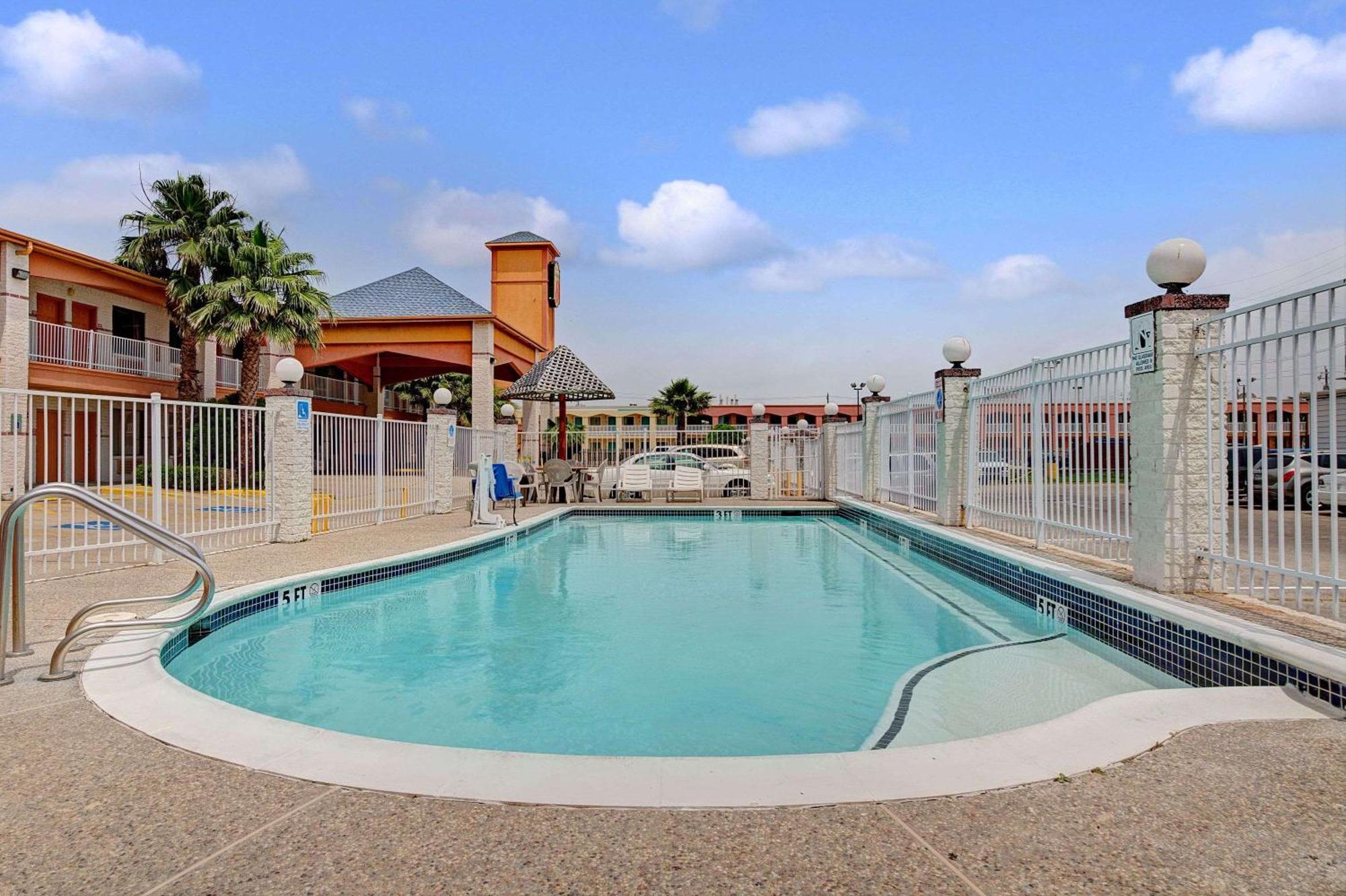 Super 8 By Wyndham Hotel Galveston