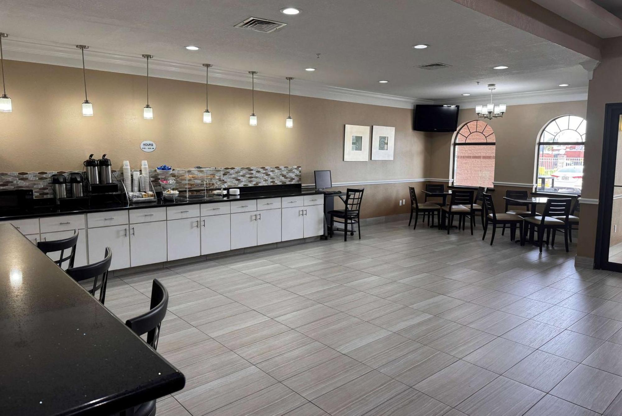 Hotel Super 8 By Wyndham Galveston