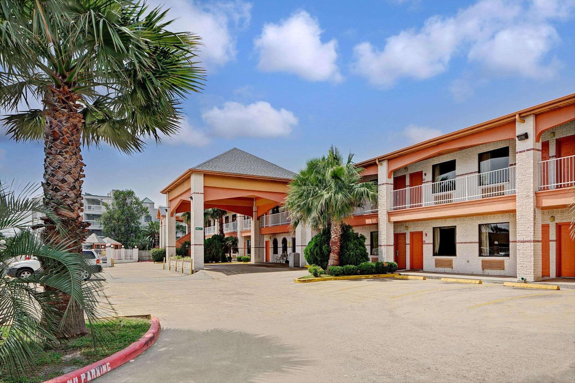 Super 8 By Wyndham Hotel Galveston
