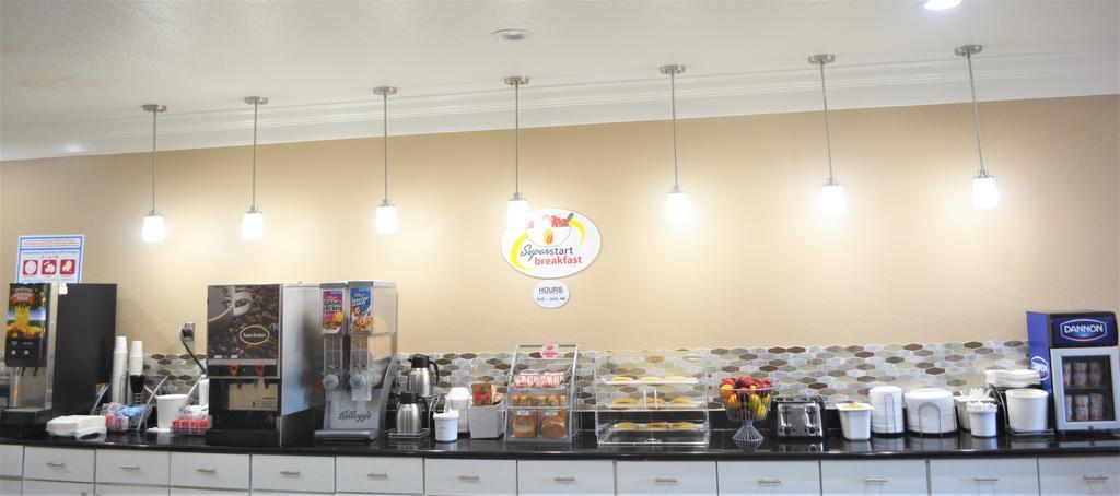 Super 8 By Wyndham Hotel