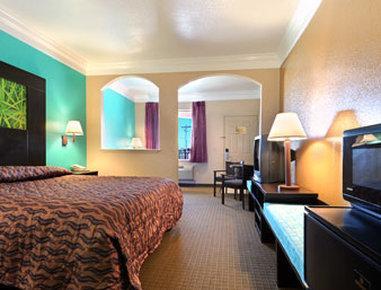 Super 8 By Wyndham Hotel