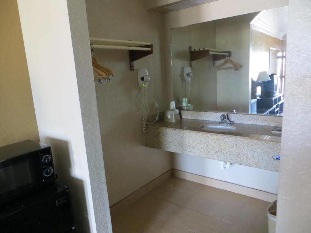 Hotel Super 8 By Wyndham Galveston
