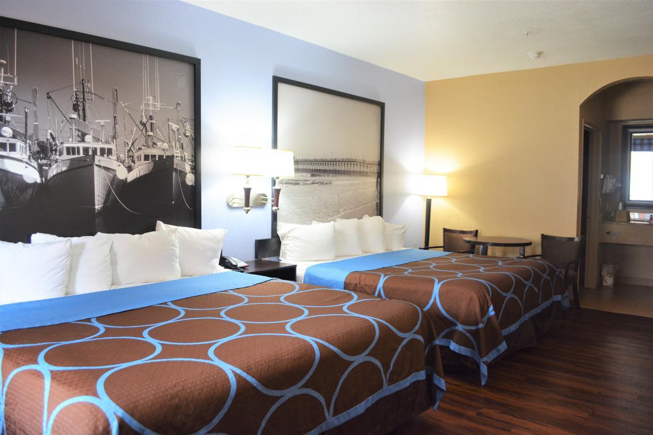 Hotel Super 8 By Wyndham Galveston